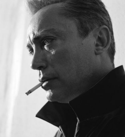 Udo Kier smoke